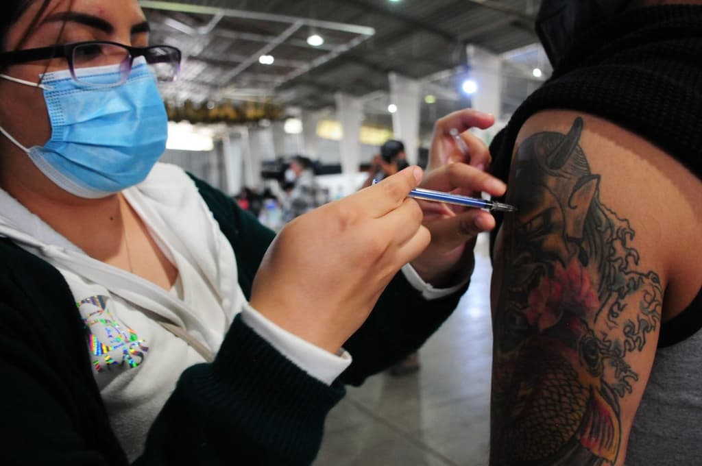 vacunación a veinteañeros