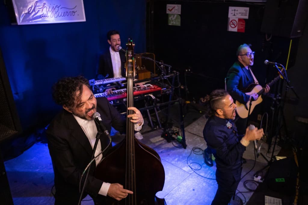 café tacvba en el hijo del cuervo