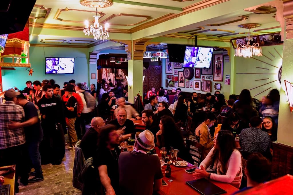 Masiosare: la cantina en Coyoacán con antojitos, música en vivo y mucho baile | Foto: Liz Basaldúa