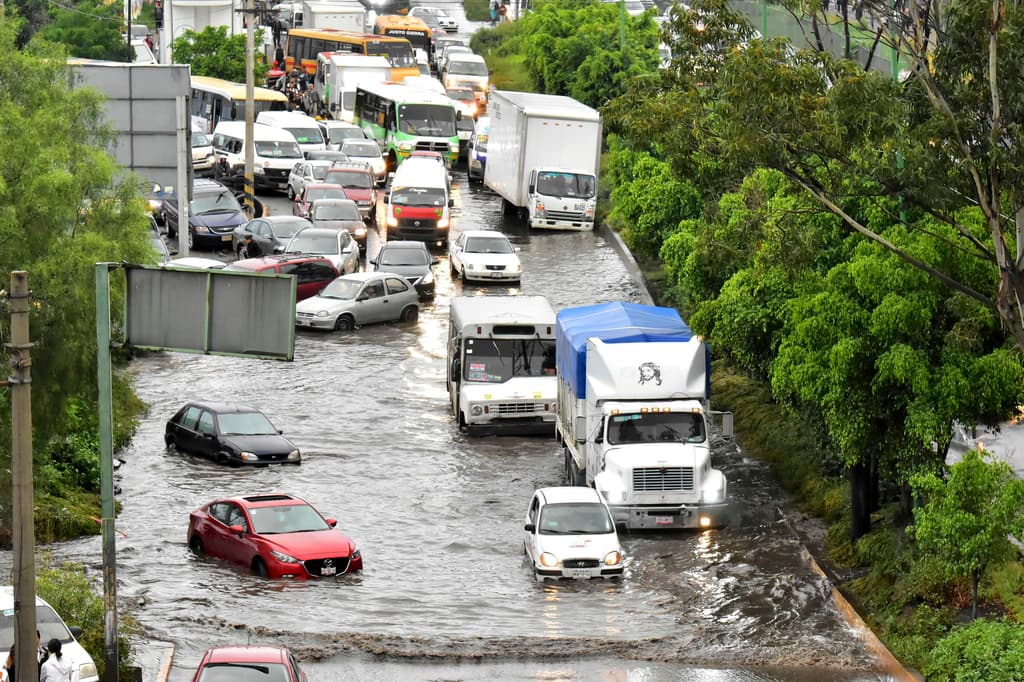 Algunas zonas de la ciudad presentan encharcamientos por la lluvia, aquí te decimos cuáles son.