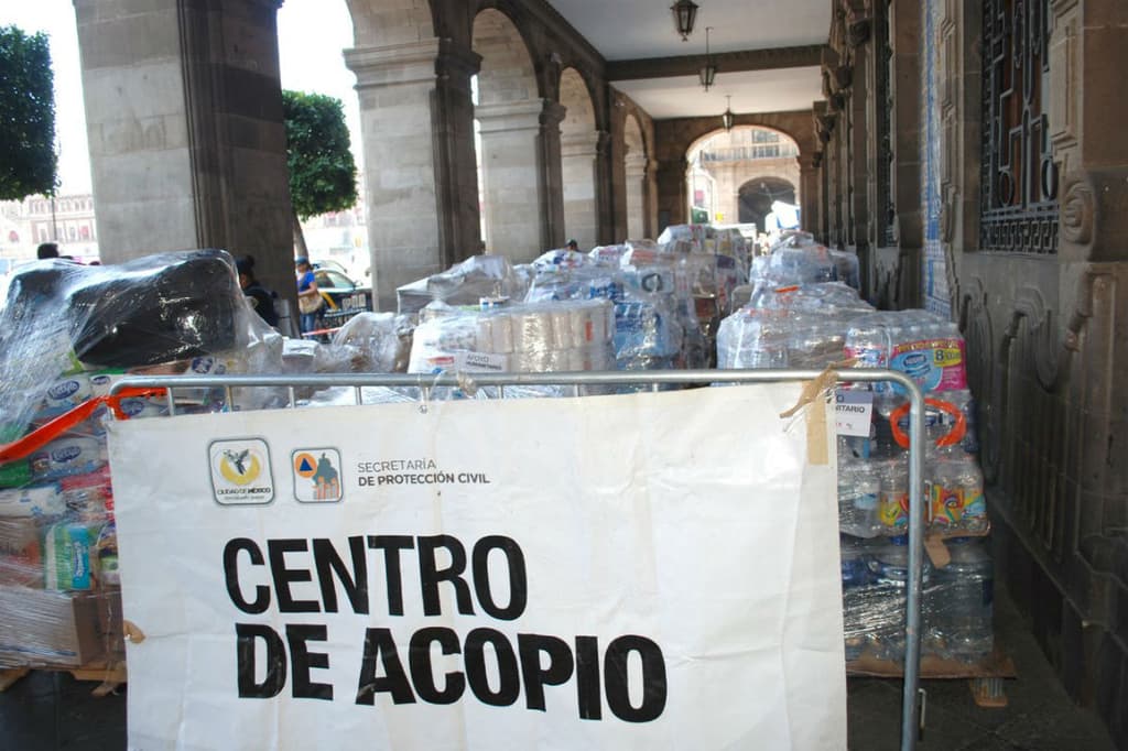 acopio en apoyo a migrantes en el zócalo