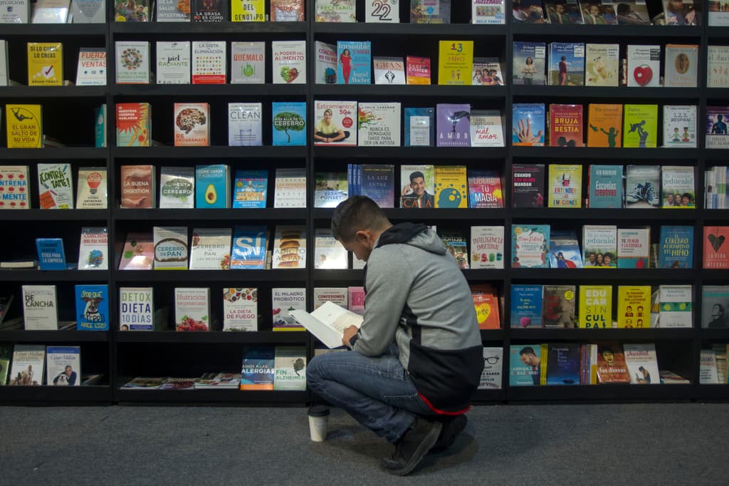bajaran costos de libros