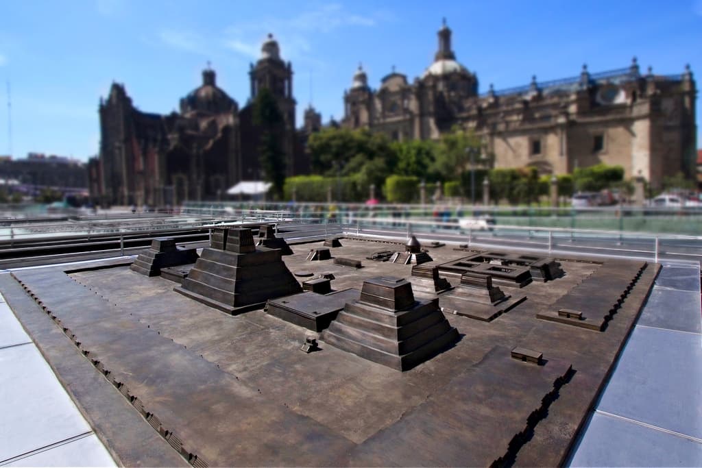 recorridos del encuentro entre moctezuma y cortés