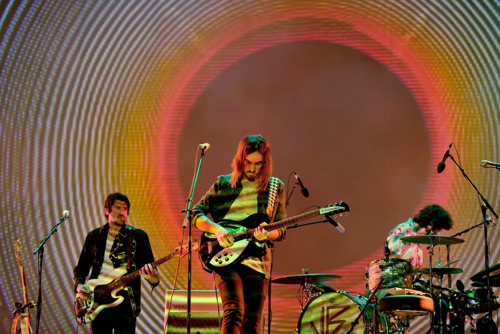 10 rolas para sumergirte en la magia de Tame Impala