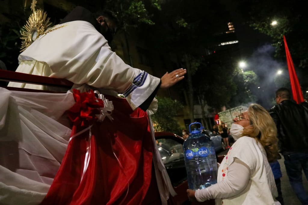 procesion en la tabacalera