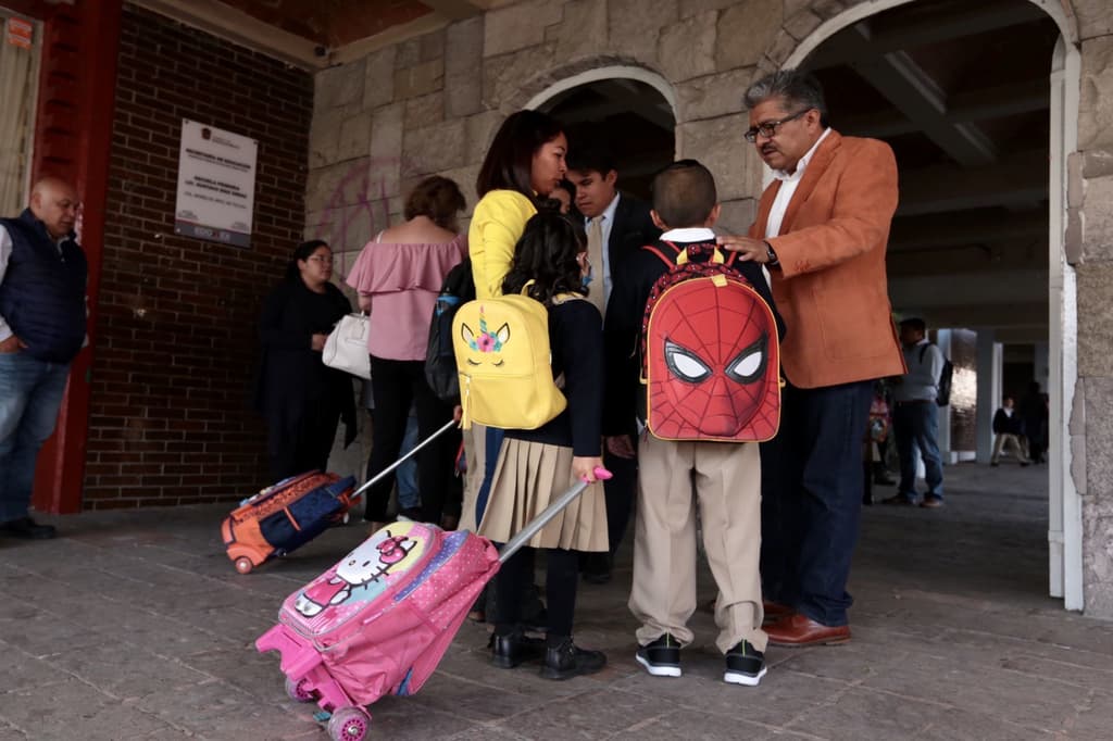 clases presenciales y a distancia