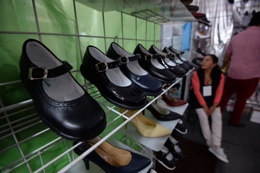 calzado a estudiantes en Iztapalapa