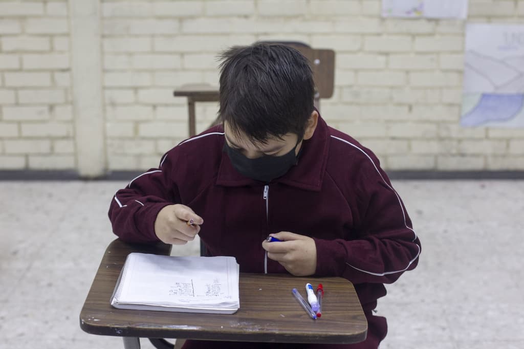 400 casos de covid en escuelas