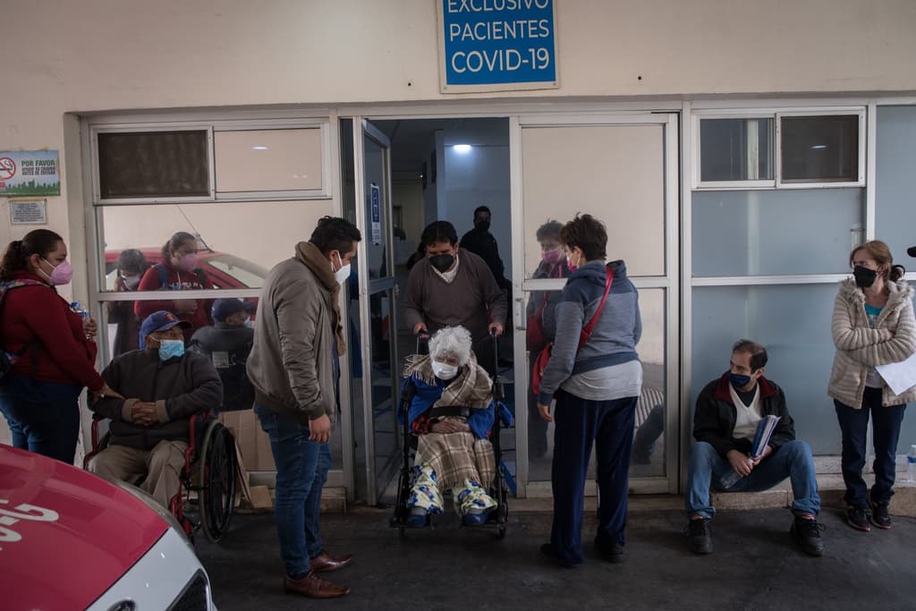 casos y hospitalizaciones de la cuarta ola