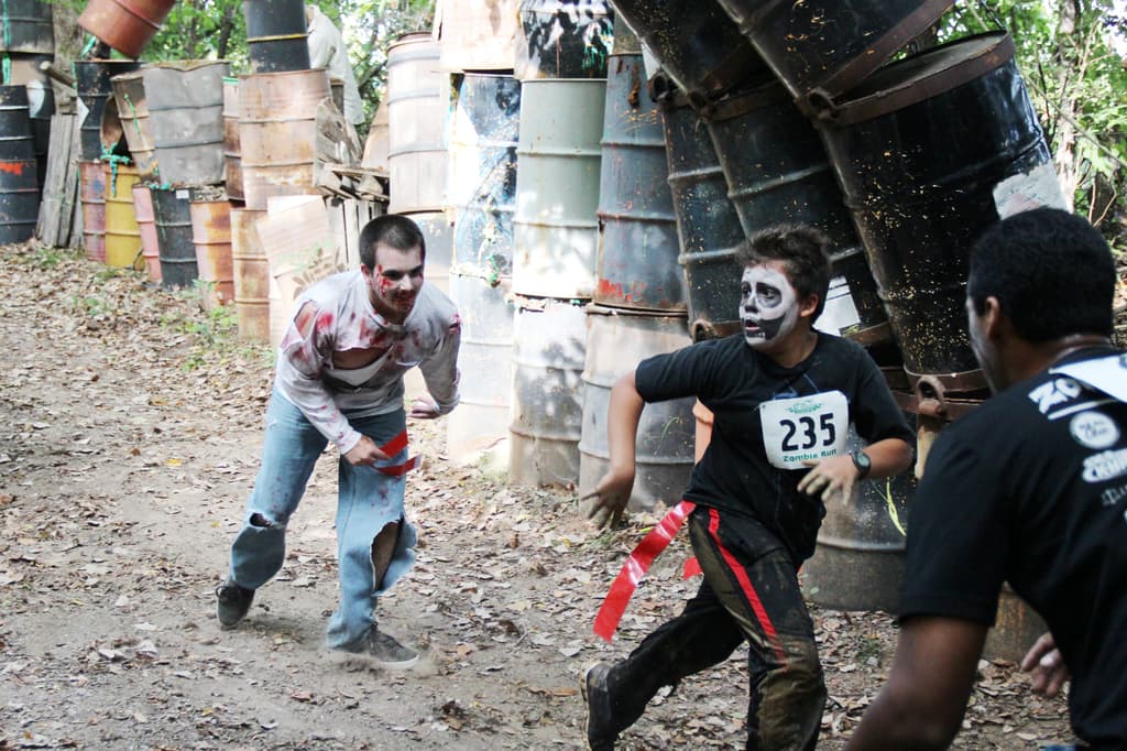 carrera nocturna zombie