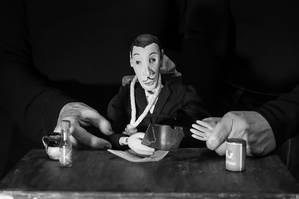 Django con la soga al cuello es una adaptación con marionetas. Foto: Cultura UNAM