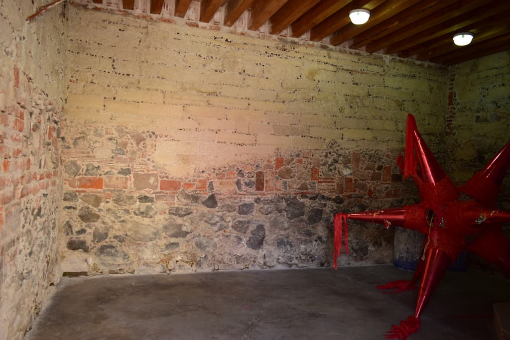 Interior de una habitación de Casa Manzanares, la casa más antigua de la CDMX.