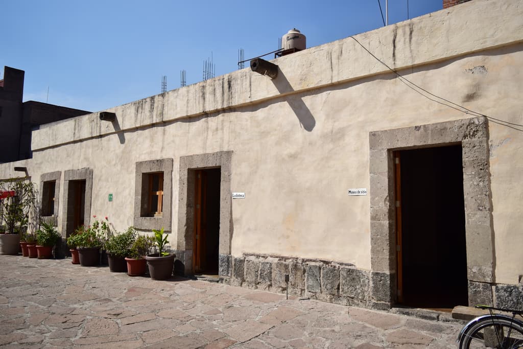 Patio de Casa Manzanares, la casa más antigua de la CDMX.
