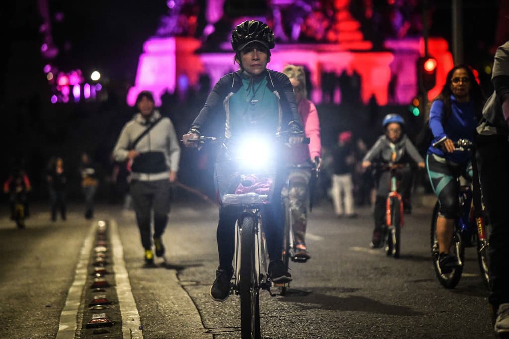 La CDMX tendrá una rodada nocturna gratis inspirada en Cri Cri para celebrar el Día del Niño, con salida en el Monumento a la Revolución. | Foto: Cuartoscuro