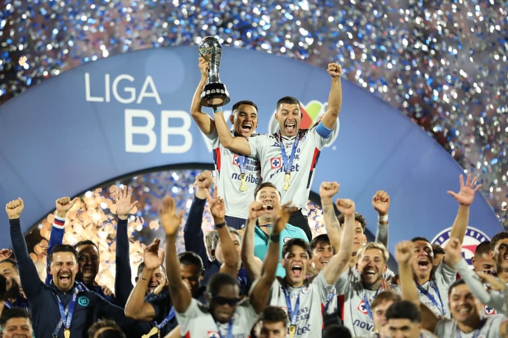 Charly Rodríguez, el capitán de Cruz Azul que lidera con futbol: “Me quedé con mi club y salí campeón”