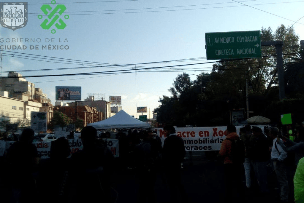 bloqueo en avenida Universidad