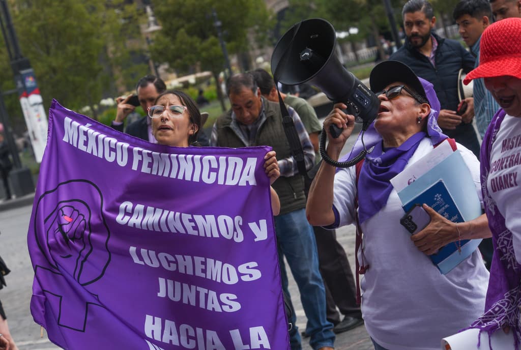 Familiares de víctimas de feminicidio protestan en Toluca, Estado de México. FOTO: Crisanta Espinosa Aguilar/CUARTOSCURO.COM