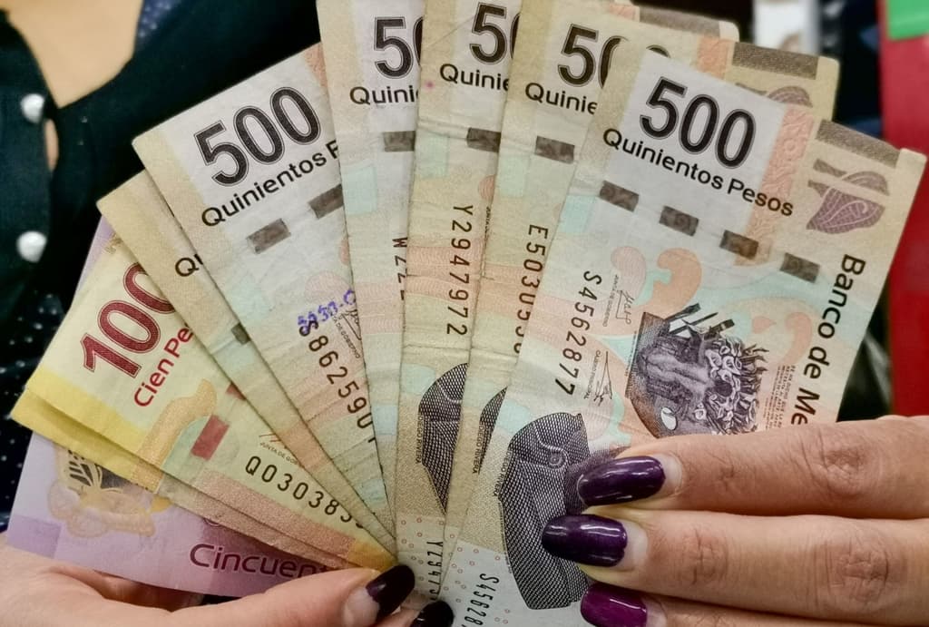 jóvenes construyendo en futuro de marzo