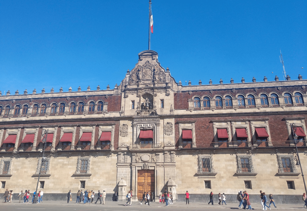 vallas de Palacio Nacional