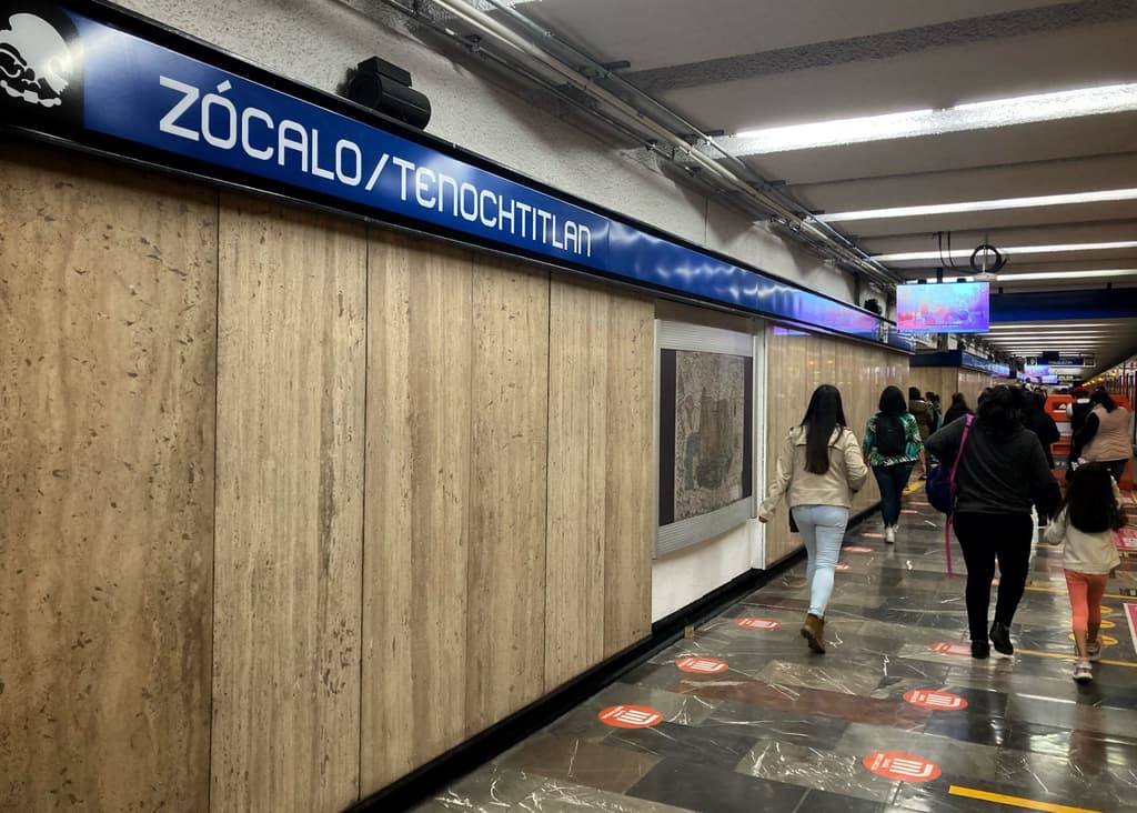 cierre metro zocalo