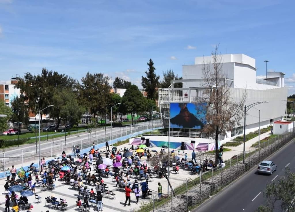 mega pantalla del Barco Utopía