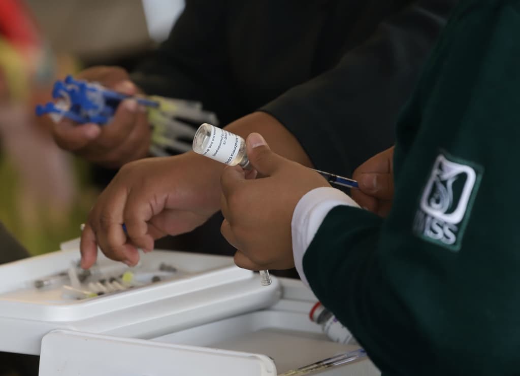 refuerzo a personas de 40 a 49 años