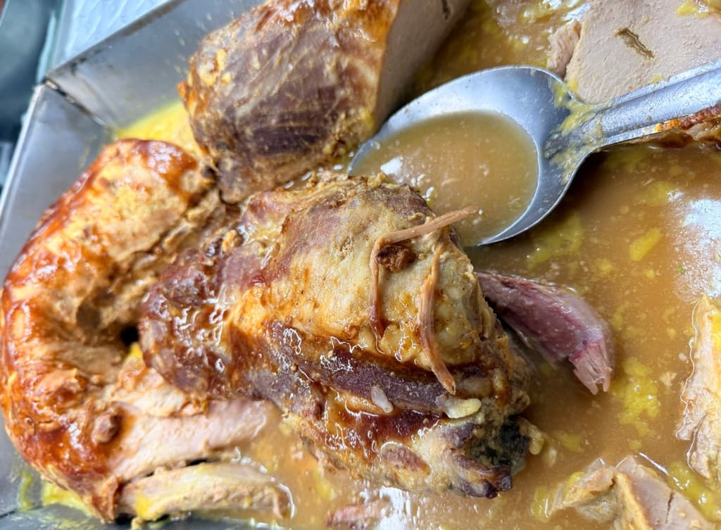 Puesto de comida en la colonia Obrera con variedad de tacos y antojitos mexicanos | Foto: Liz Basaldúa 