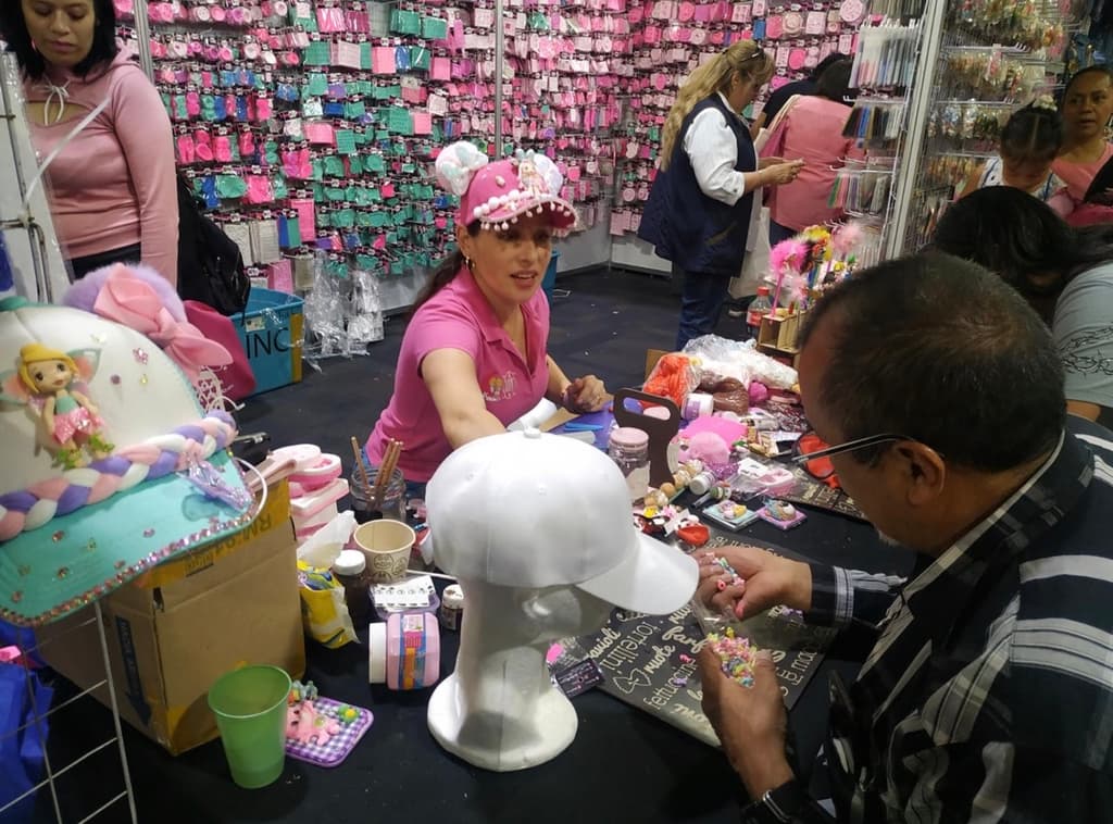 En Expo Manualidades podrás diseñar tu propia gorra | Foto: Expo Reforma