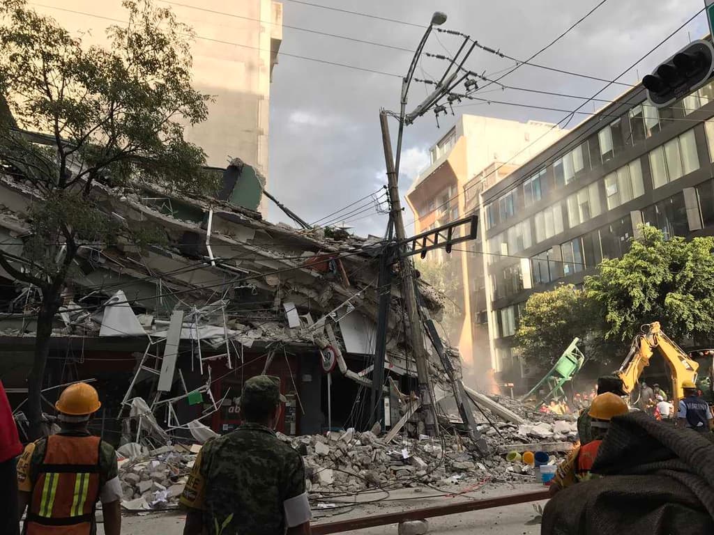 Edificio en San Luis Potosí y Medellín después del temblor