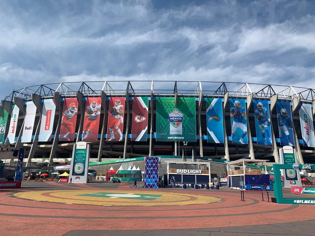 Delfines vs Pats en el Azteca