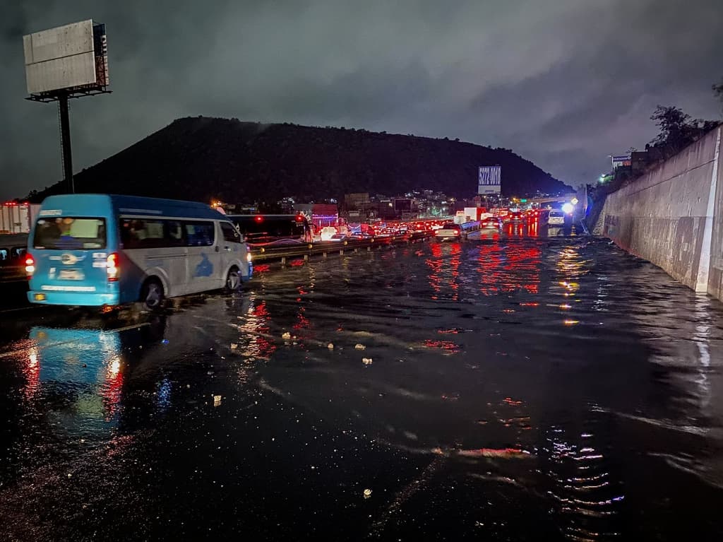 inundaciones en la autopista México-Puebla