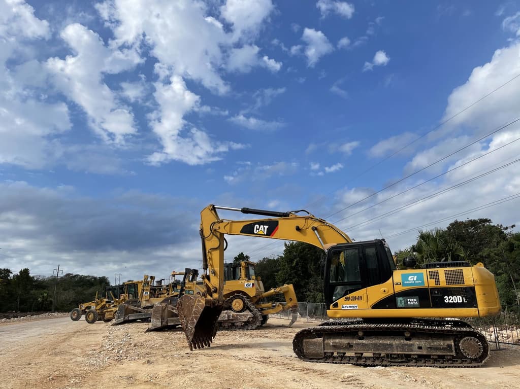 trabajos en las obras del tren maya