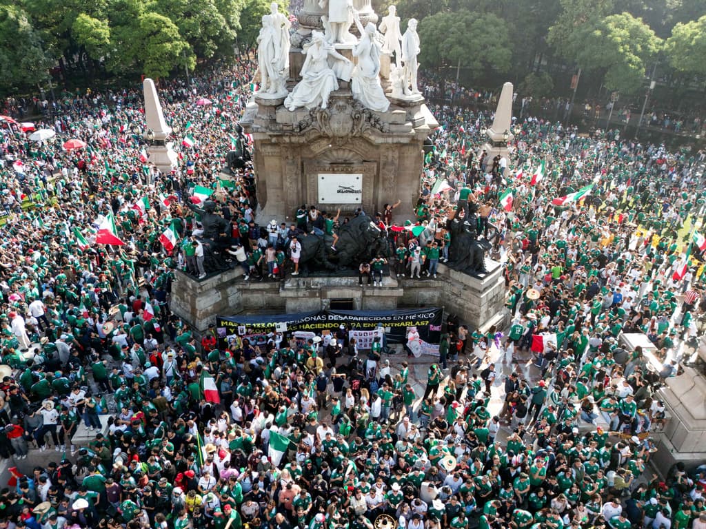 Festejos de mexicanos en el Ángel de la Independencia en 2026 | Foto: Cuartoscuro