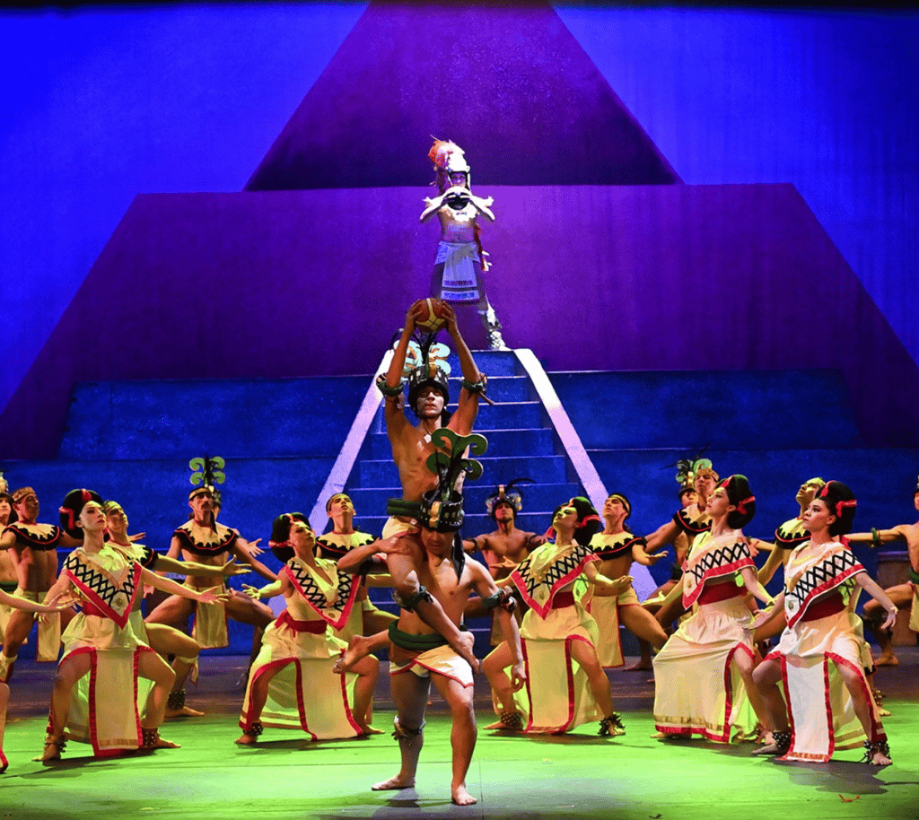 Ballet Folklórico de México presenta una coreografía inspirada en el Juego de Pelota Mesoamericano en Bellas Artes.