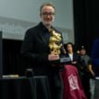 James Gray recibe el Premio a la Excelencia Artística en el FICM 2026, devela su butaca y estrena Paper Tiger