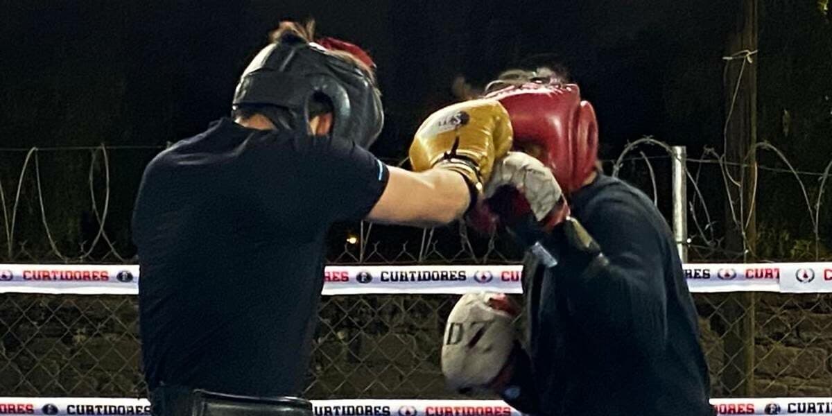 Escuela de box debajo de la Línea 12