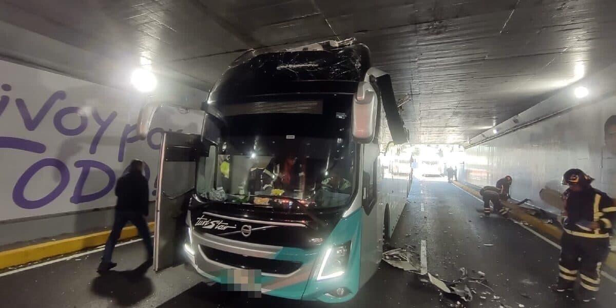 autobús bajopuente viaducto