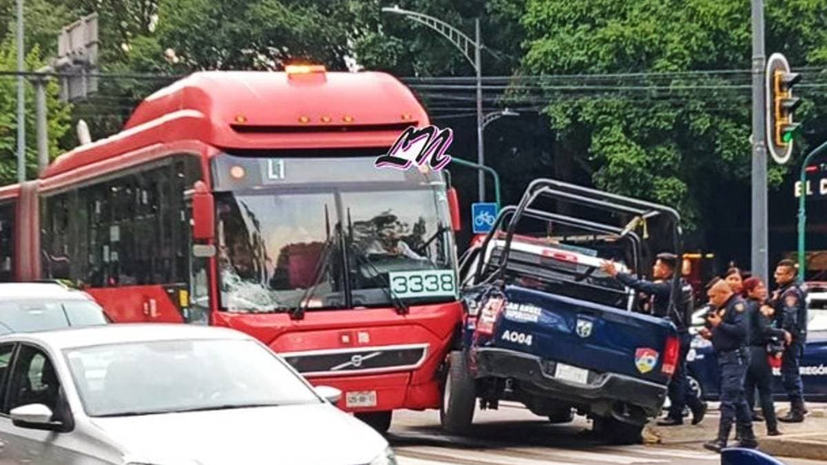 Choque de unidad de la Línea 1 del Metrobús con una patrulla