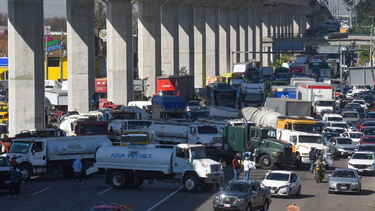 Bloqueos de piperos por operativos contra el huachicoleo de agua