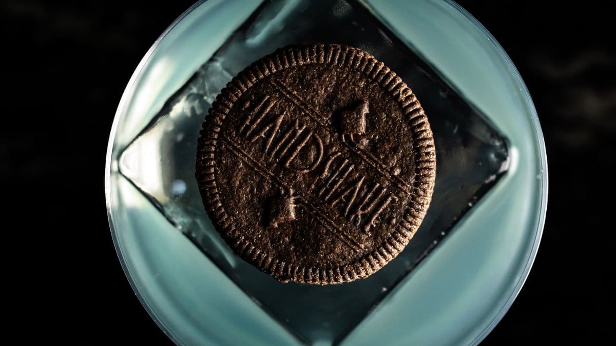 Trago con galleta de Handshake, el segundo mejor de los 50 mejores bares del mundo.