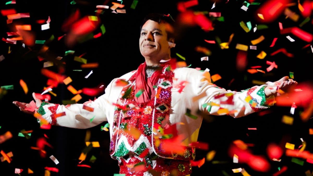 Foto de Juan Gabriel en concierto.