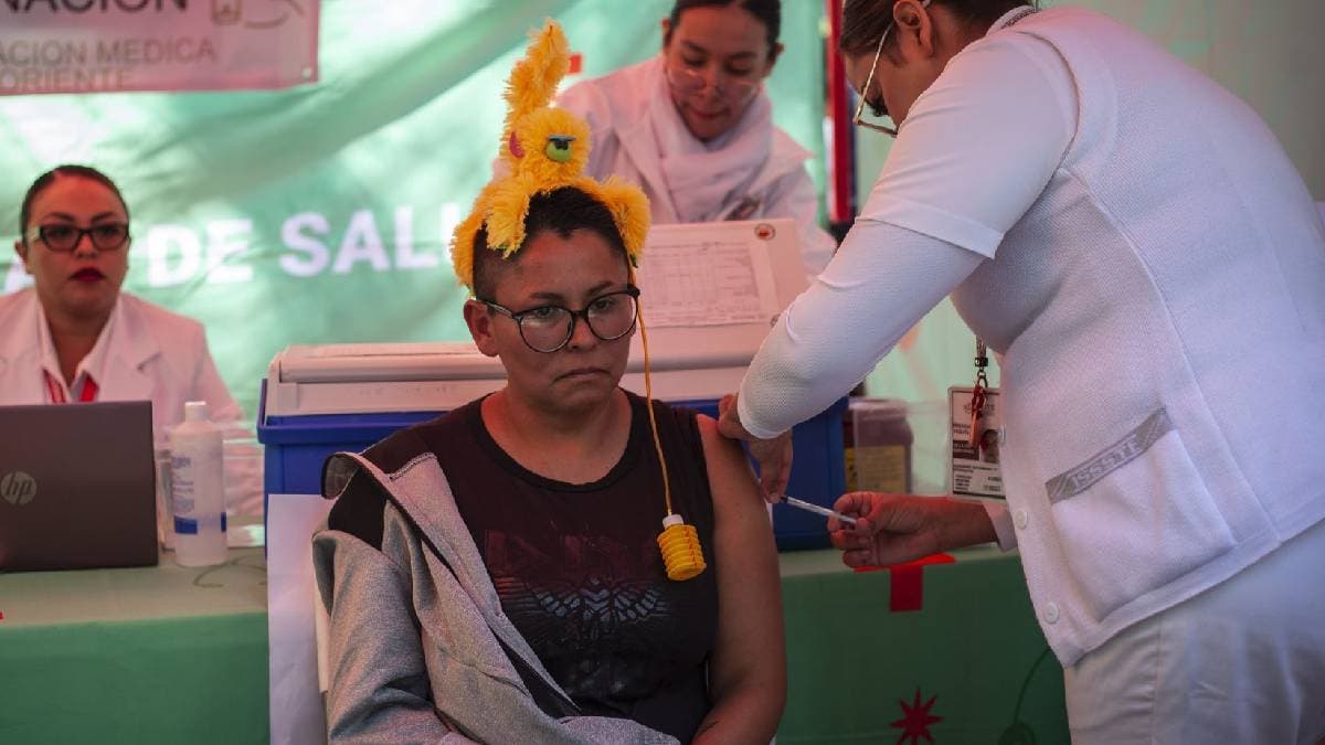 Módulos para aplicarse la vacuna contra el sarampión en CDMX