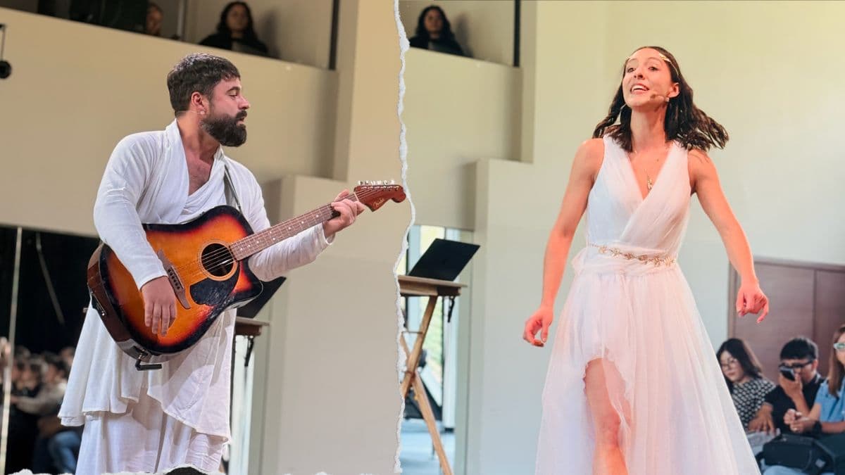 María Kemp y Aldo Guerra vestidos de blanco en la obra Eurídice según Eurídice en Coyoacán