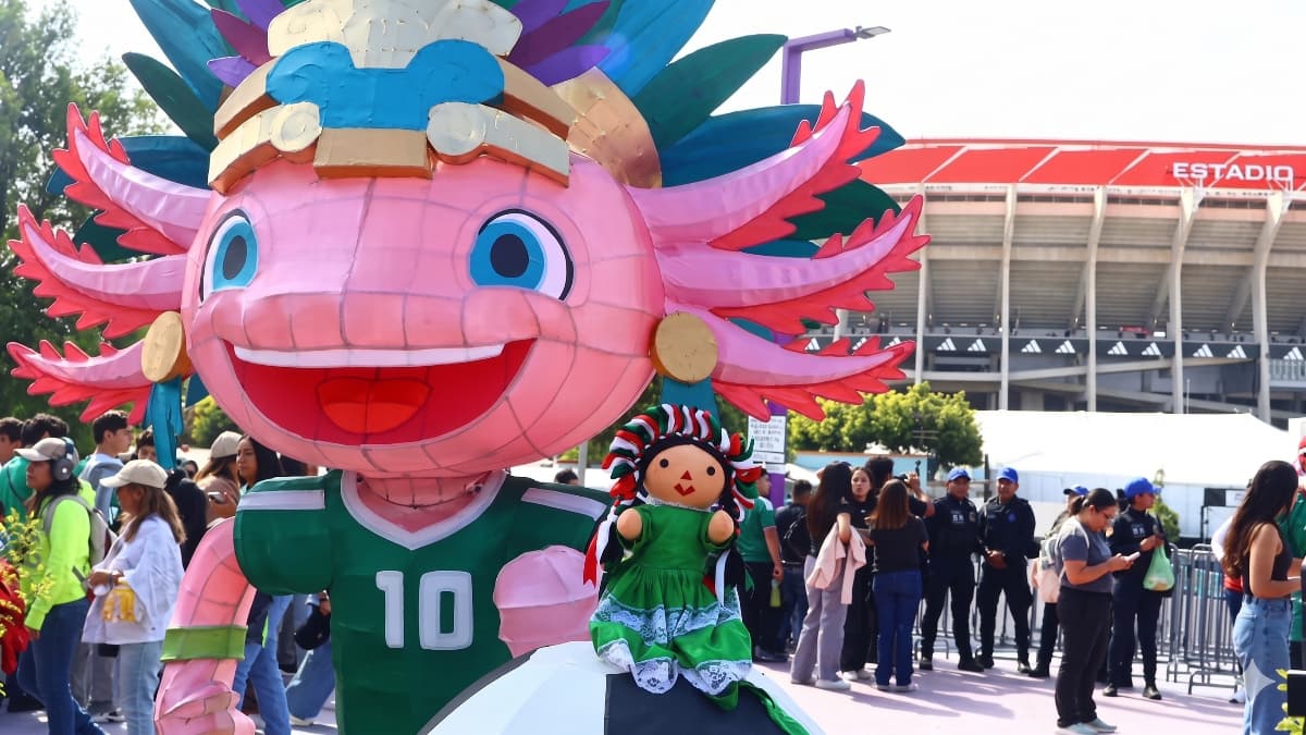¿Por qué quitaron la escultura del ajolote mundialista del Estadio? Esto dijo el Gobierno de CDMX