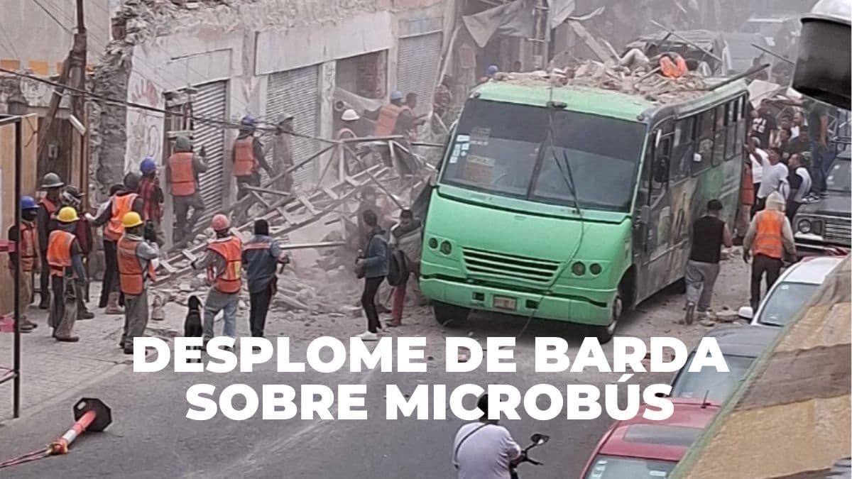 Se desploma barda sobre microbús en el Centro Histórico de CDMX
