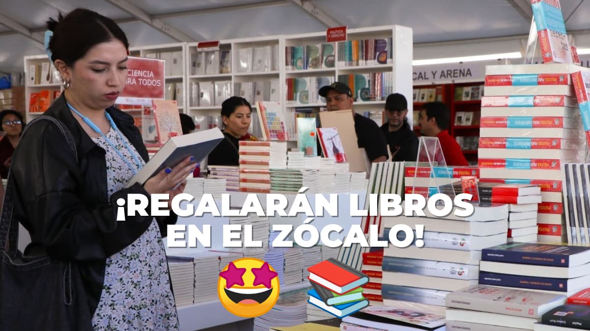 Regalo de libros en la FIL del Zócalo