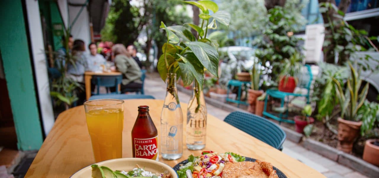 Café Pacífico / buffet de chilaquiles