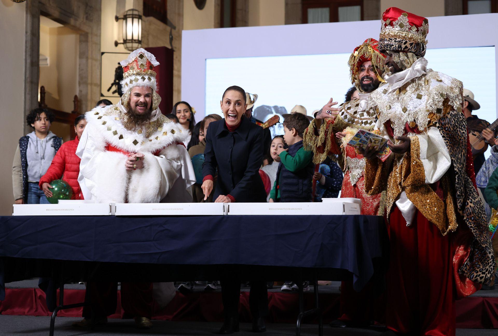 Sheinbaum felicita a los niños por el Día de Reyes