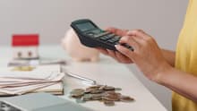 Efectivo, tandas o cuenta bancaria: ¿dónde conviene guardar el dinero?