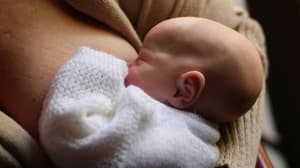 Guía básica de lactancia materna: agarre correcto, uso de extractores y más tips de expertas